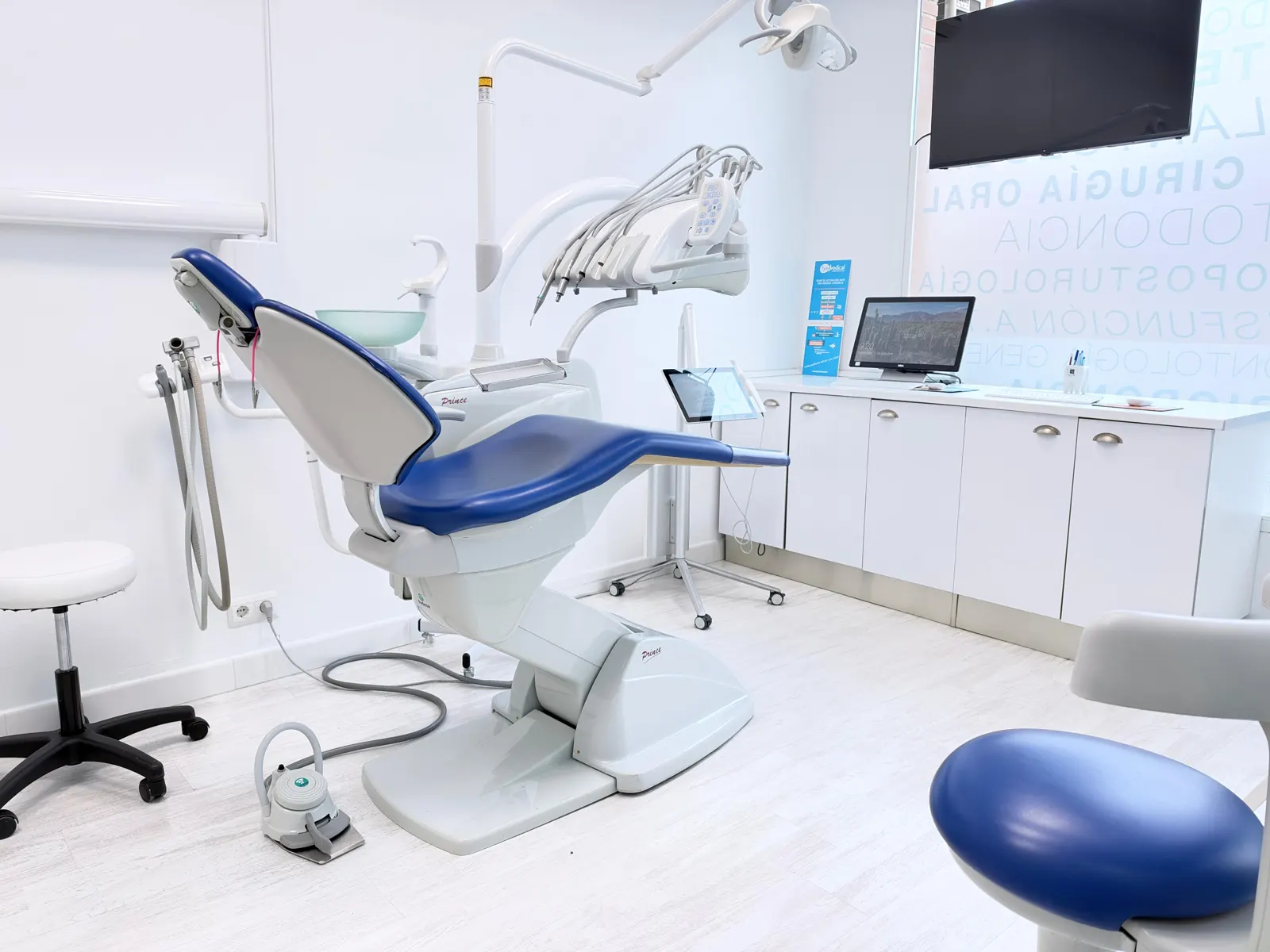 Gabinete con sillón dental en Clínica Dental Novalis, Bargas (Toledo)